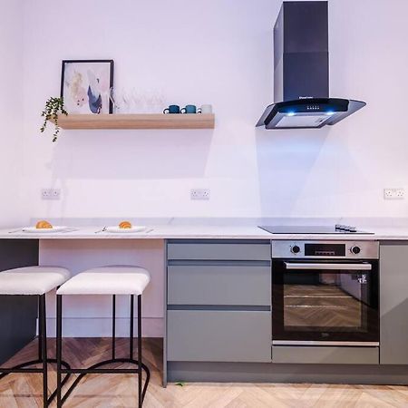Вилла 5 Bed Salford Sanctuary Retreat Манчестер Экстерьер фото