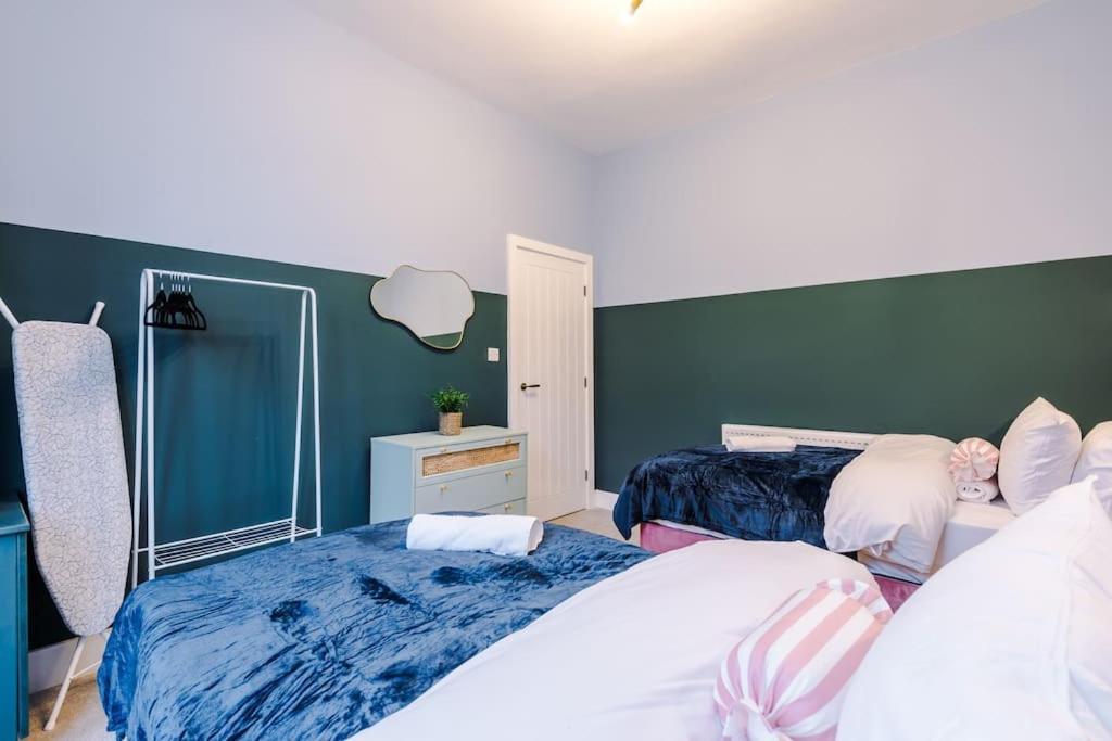 Вилла 5 Bed Salford Sanctuary Retreat Манчестер Экстерьер фото