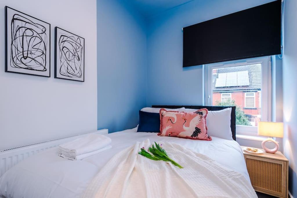 Вилла 5 Bed Salford Sanctuary Retreat Манчестер Экстерьер фото