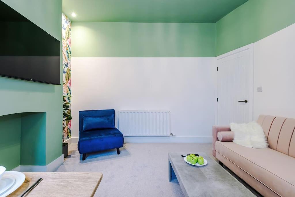 Вилла 5 Bed Salford Sanctuary Retreat Манчестер Экстерьер фото