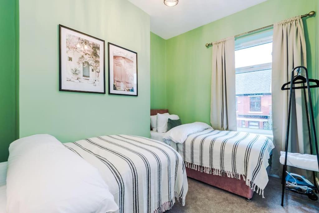 Вилла 5 Bed Salford Sanctuary Retreat Манчестер Экстерьер фото