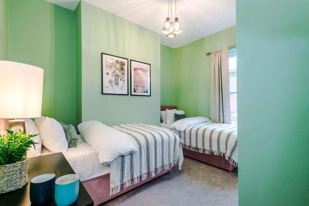 Вилла 5 Bed Salford Sanctuary Retreat Манчестер Экстерьер фото