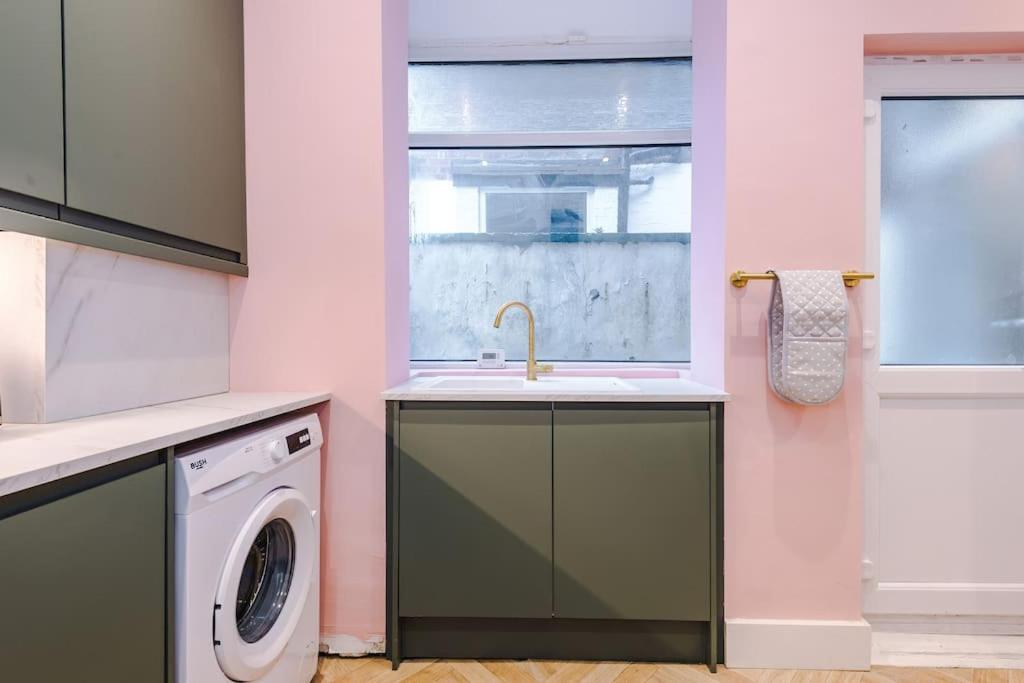 Вилла 5 Bed Salford Sanctuary Retreat Манчестер Экстерьер фото