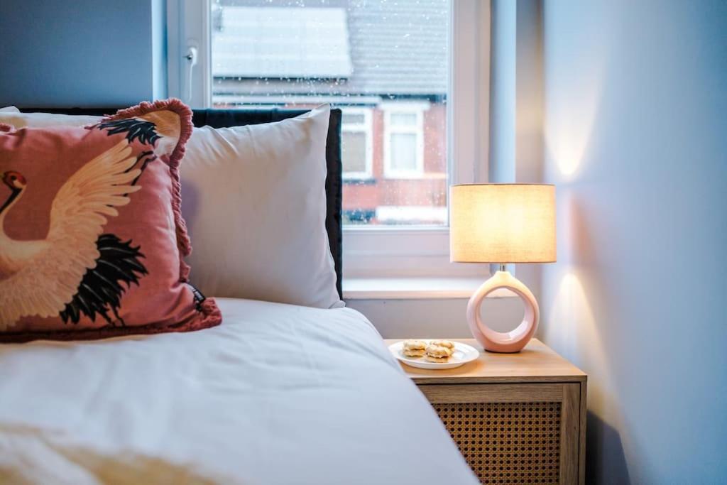 Вилла 5 Bed Salford Sanctuary Retreat Манчестер Экстерьер фото